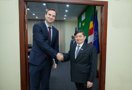 IMF and Cambodia Talk Expanding Jobs and Skills Development
